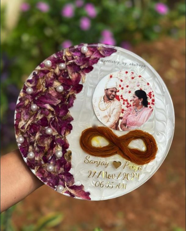 Thaali kayir keepsake plate with rose petals and pearls